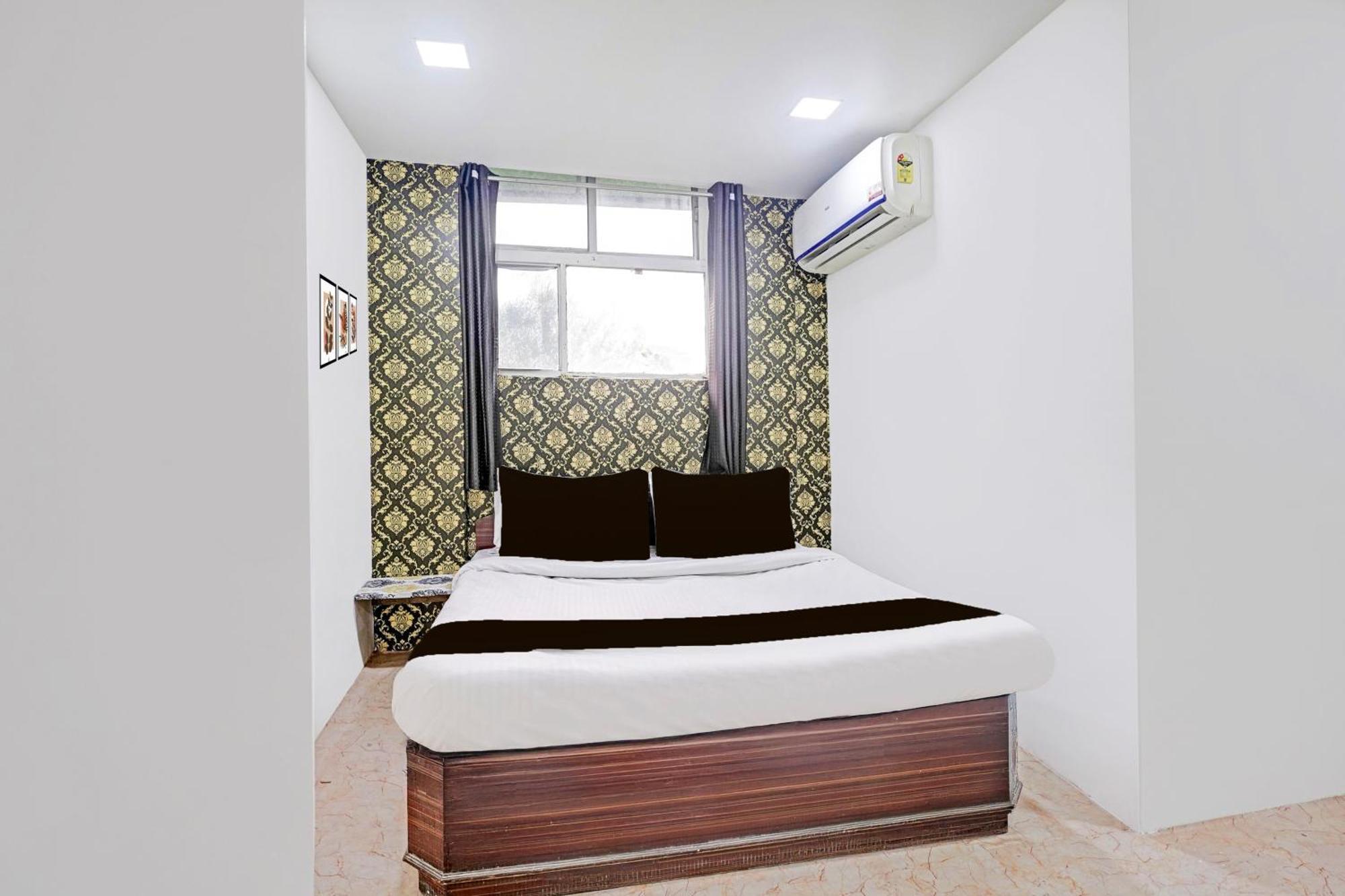 Super Hotel O Navrangpura Cg Road Formerly Hotel Yugraj Ahmadábád Kültér fotó